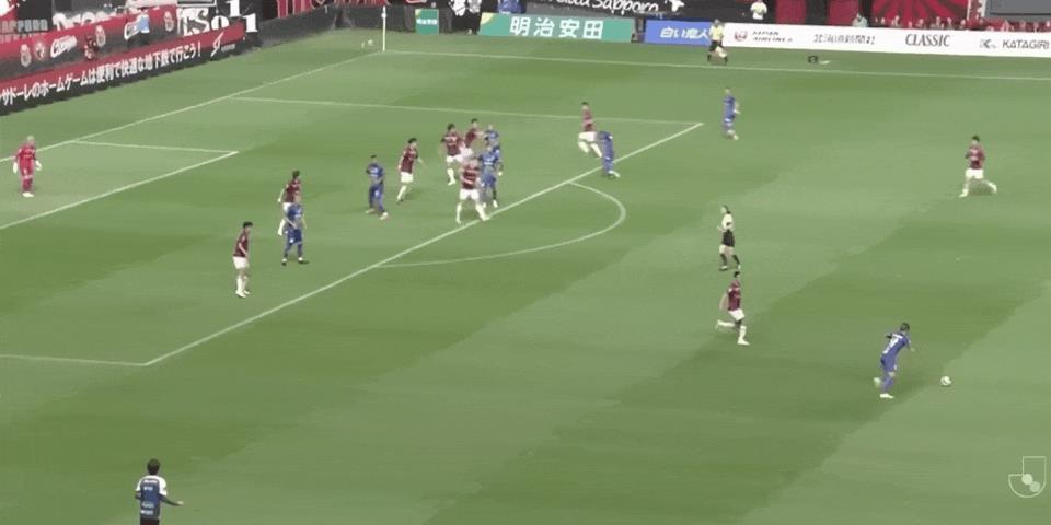 ⚽Hiệp 1 J2 League: Patrick ghi bàn bằng cú sút xa, Imabari dẫn trước Sapporo 1-0