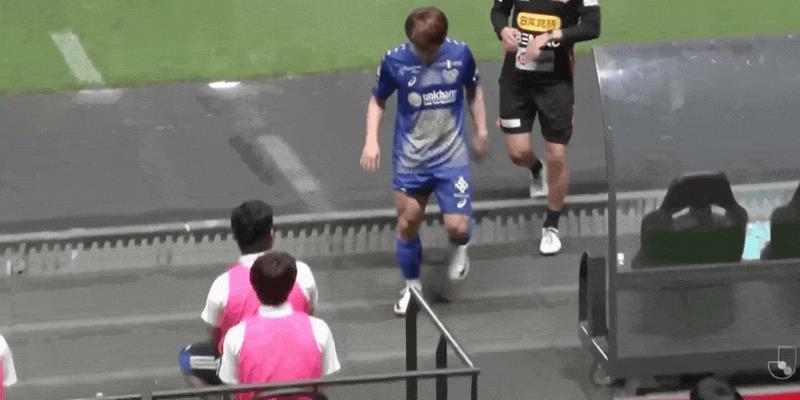 ⚽Hiệp 1 J2 League: Patrick ghi bàn bằng cú sút xa, Imabari dẫn trước Sapporo 1-0