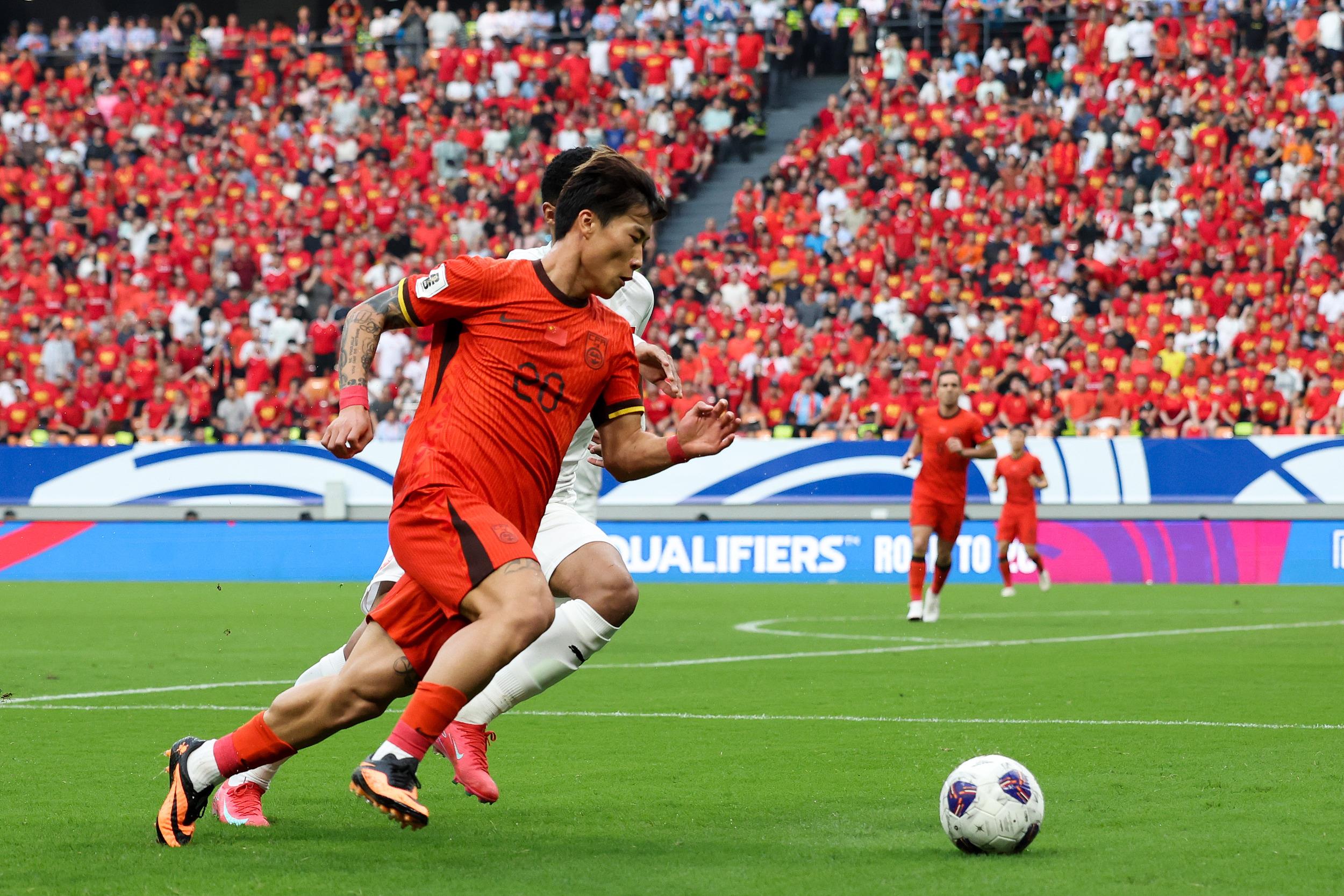 Thống kê toàn trận Xie Wenneng vs Bahrain: tỷ lệ chuyền bóng thành công 88,9%, 2 lần cướp bóng