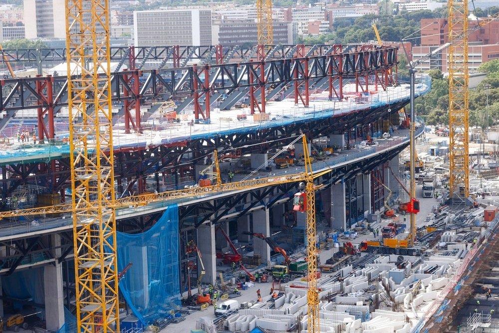 Truyền thông Tây Ban Nha: Việc cải tạo Camp Nou không hoàn thành đúng tiến độ, UEFA nghi ngờ khả năng tổ chức vòng bảng Champions League tại đây