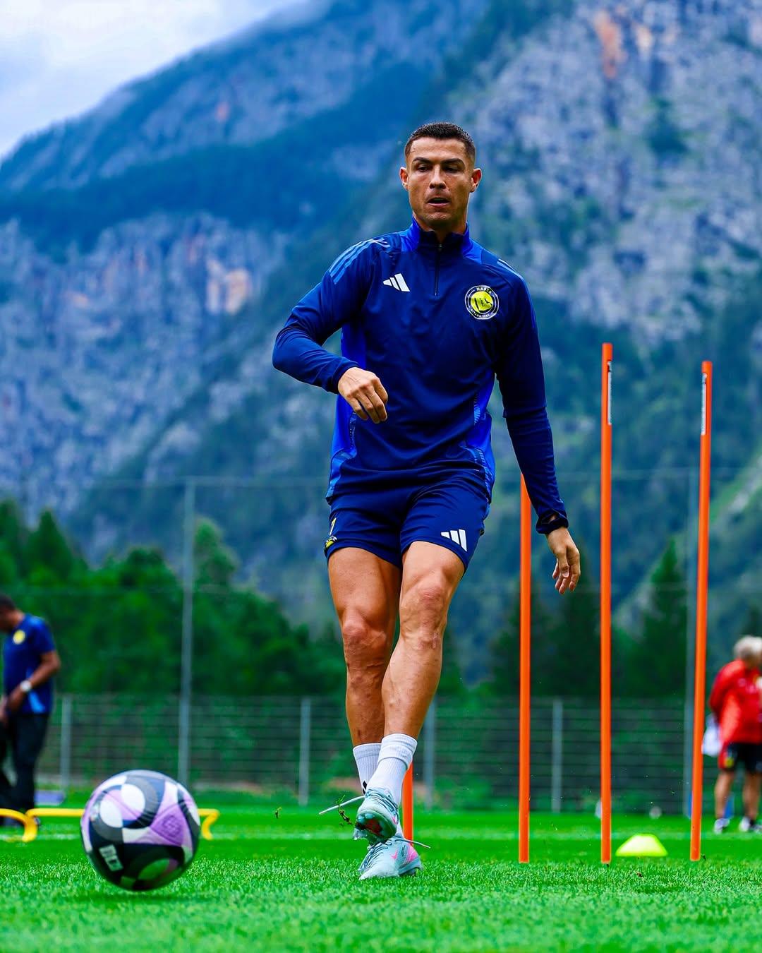 Ronaldo chia sẻ ảnh tập luyện: Nhìn về tương lai, chúng tôi sẽ nỗ lực hết mình!