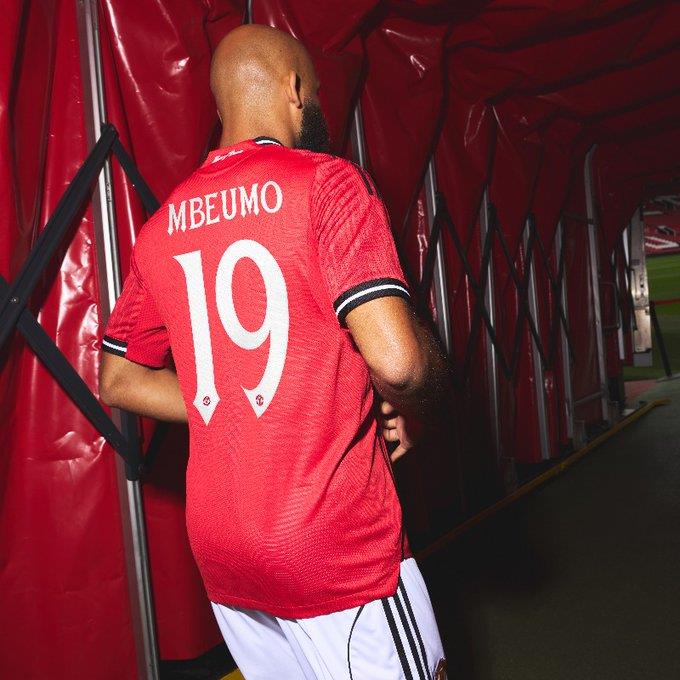 Chính thức: Manchester United ký hợp đồng với tiền đạo Mbeumo của Brentford với giá 71 triệu bảng Anh