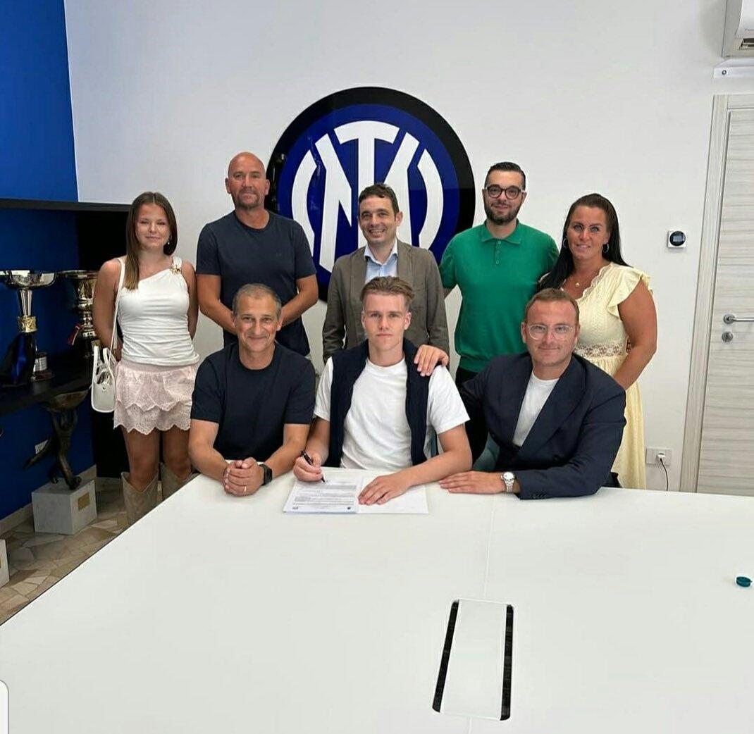 Có một con quái vật khổng lồ trong gia đình Shining Brother! Theo dõi đội bóng: Inter Milan đã ký hợp đồng với tiền đạo 16 tuổi Strand từ Bode Shining