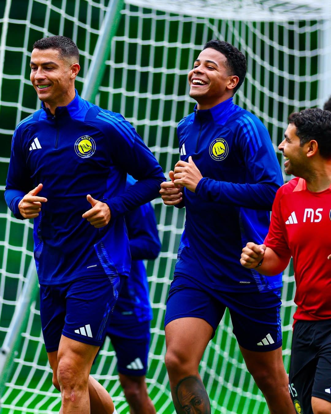 Ronaldo chia sẻ ảnh tập luyện: Nhìn về tương lai, chúng tôi sẽ nỗ lực hết mình!