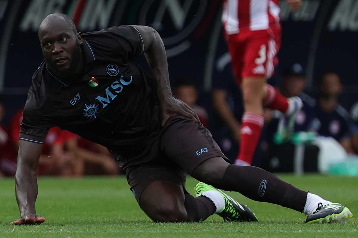 Chính thức: Lukaku bị chấn thương nghiêm trọng ở cơ thẳng đùi trái và sẽ phải phẫu thuật. Có thông tin cho rằng anh sẽ phải nghỉ thi đấu ít nhất 3 tháng.