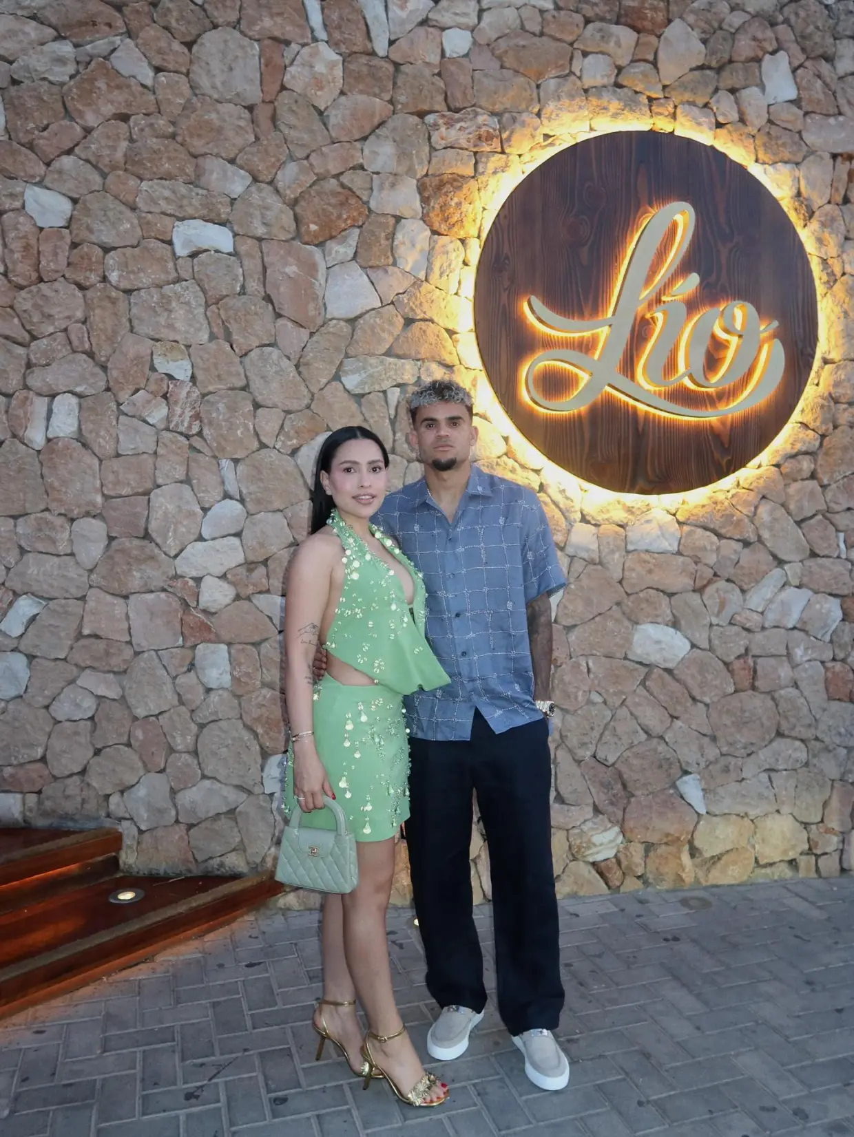 Nhìn lại những nữ thần thể thao: Các ngôi sao Ngoại hạng Anh chuyển đến câu lạc bộ mới và một nhóm những người vợ tuyệt đẹp nói lời tạm biệt
