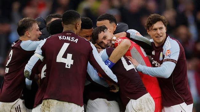 Aston Villa đánh bại Arsenal 2-1 tại Villa Park. Aston Villa danh bai Arsenal 2-1 tai Villa Park.